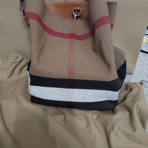 Burberry bucket bag